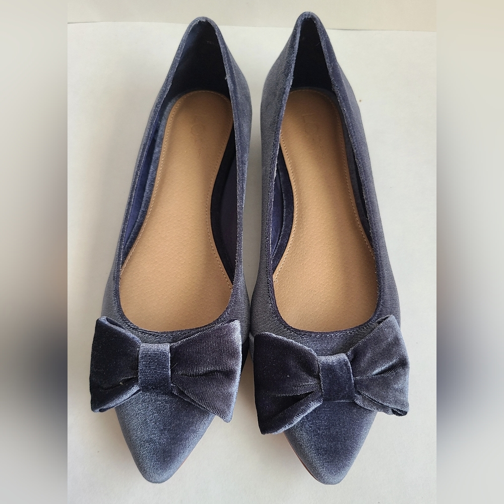 Womens velvet pointed ballet flats w/ bows